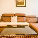 Visnjik Pines Apartman *